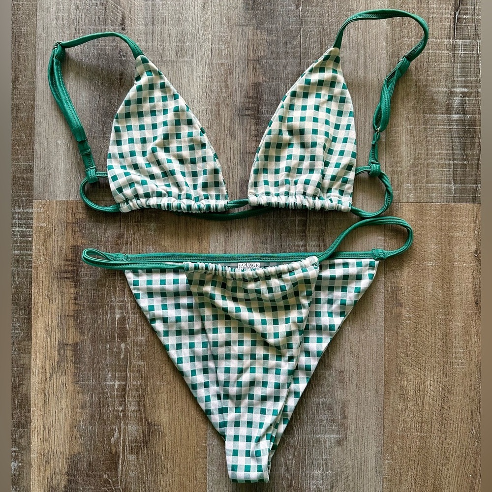 LOUNGE swim